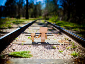 Cute Amazon Boxman on Railway HD Wallpaper