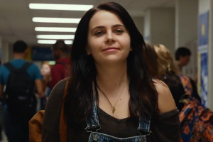 The DUFF’ Review: Sweet, Hysterical Teen Comedy is This Decade’s ...