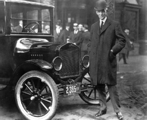 En la imagen Henry Ford con el Ford T. 
