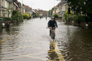 800px UK Floods 2007 Oxflood 7 300x200 Annual flooding losses set to ...