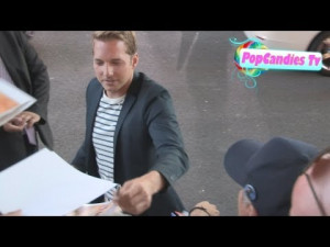 Ryan Hansen Amy Russell Greets Fans At Hit picture