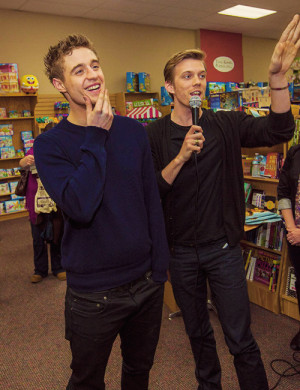 Boyd Holbrook And Jake Abel File:max irons and jake abel.