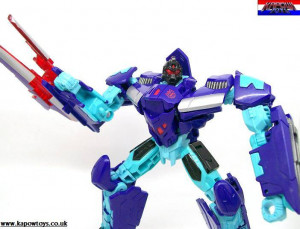 transformers generations 2014 skids and waspinator in hand images
