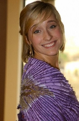 Allison-Mack-allison-mack-174510_260_399.jpg
