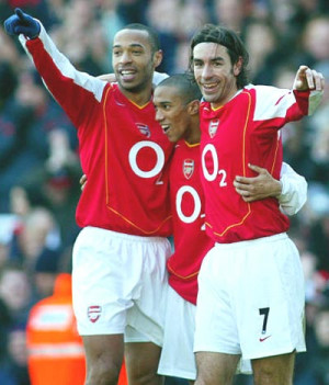 Robert Pires (R) celebrates with Gael Clichy (C) and Thierry Henry ...