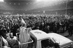 http://www.catholicnewsagency.com/images/size680/Pope_John_Paul_II ...