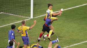 Zlatan Ibrahimovic roundhouse kick: Euro 2004: Italy v Sweden
