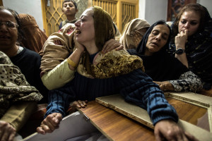 Peshawar school massacre: Pakistan mourns as parents begin burying ...