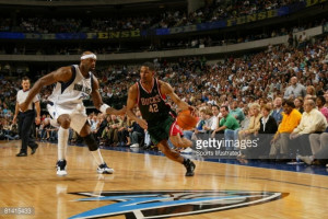 News Photo : Milwaukee Bucks Charlie Bell in action vs Dallas...