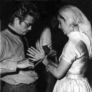 James_Dean_and_Elizabeth_Taylor_during_the_filming_of_Giant1956.jpeg