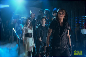 The Mortal Instruments also stars Jonathan Rhys-Meyers , Kevin Zegers ...