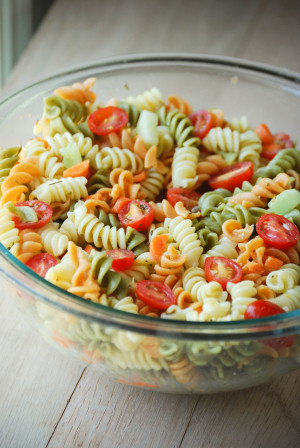 Classic Pasta Salad {Macaroni and Cheesecake} #recipes #cookout