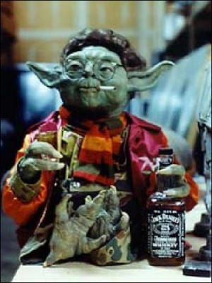 Maître Yoda se boit l'apéro, un petit Jack Daniel's ( à consommer ...