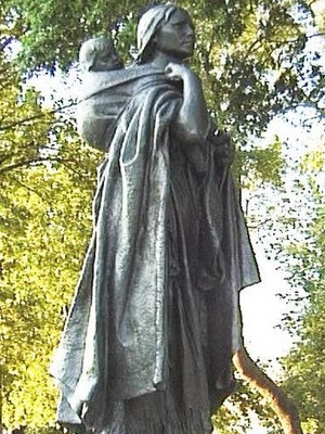 40 Famous Women in History: Who They Are and Why They’re Important