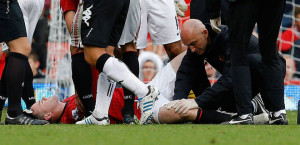 Wayne Rooney faces four week layoff after suffering leg injury ...