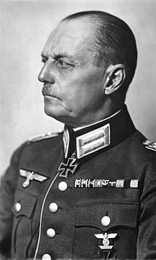 Generalfeldmarschall Gerd von Rundstedt bei der Begehung seines 50 ...
