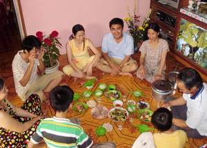Why do Vietnamese eat sitting on the floor?