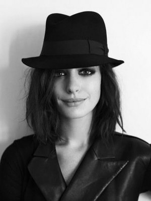 actress, anne hathaway, beautiful, black and white, hat, lesbian love ...
