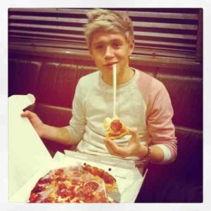 Yes, we know that the One Direction’s member Niall Horan always eats ...