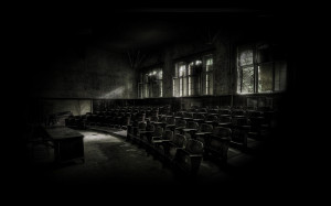 Ruins school廃墟になっている真っ暗な学校の教室