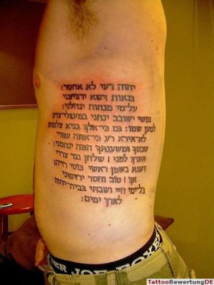 Tattoo Schriftzeichen Bauch und Rücken