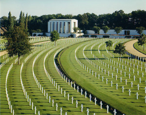 Description Cambridge American Cemetery and Memorial.jpg