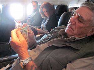 How does famous Marine drill instructor pass time on a long flight?