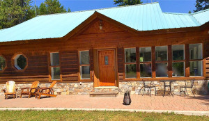 Comfy, Cozy, Great for Families, 1 Mile from Glacier's Main Entrance.