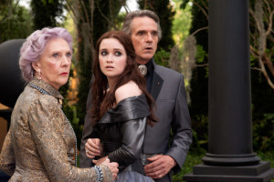 EILEEN ATKINS as Gramma, ALICE ENGLERT as Lena Duchannes and ...