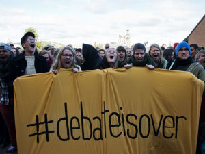 People scream outside the United Nations Intergovernmental Panel on ...