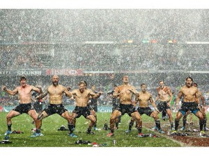 New Zealand Rugby Team Dances Shirtless In The Rain: PHOTOS