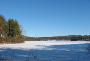 Walden Pond frozen over, Winter 2005 - Wikimedia image by Bikeable