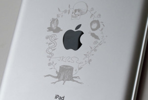 iPad_engraving_APPLE_IPAD_IPAD2_CUTLASERCUTjpg-1.png,