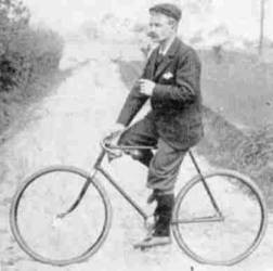 Stijn Streuvels op de fiets 1903 foto PBC Brugge