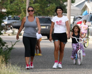 Teresa without her make up, again! And Milania in pjs and no shoes! Oh ...