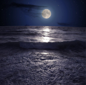 Full moon ocean by Taryuna