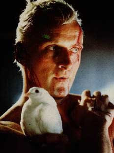 filmin sonuna pek az kala replicant roy batty'nin ölmeden önce ...