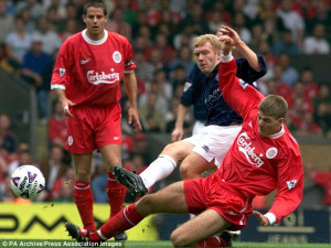 No where near: Steven Gerrard was no match for Paul Scholes (centre ...
