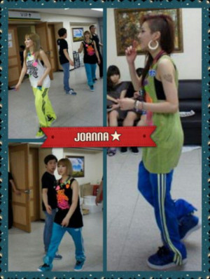 Photos] 2NE1 backstage at New Evolution Concert (August 5, 2012)