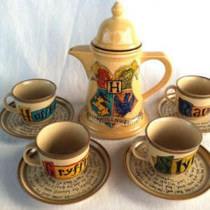 Harry Potter Hogwarts Crest Tea Set - J.K. Rowling Quote with ...