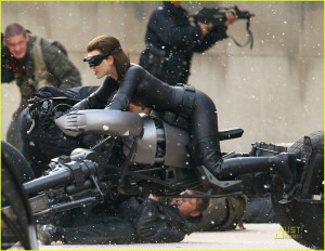 ... .com/wp-content/uploads/2011/08/Dark-Knight-Rises-Catwoman-Batpod.jpg