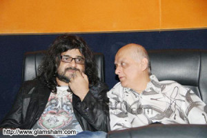Pritam Chakraborty & Mukesh Bhatt at Premiere of JANNAT 2 at Diera ...