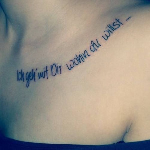 Pequeño tatuaje en alemán que dice “ich geh mit dir wohin du ...