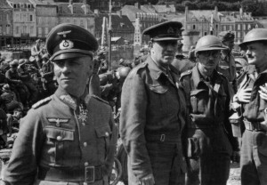 Generalfeldmarschall Erwin Rommel and captured British Major General ...