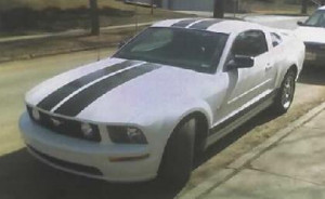 2005 Ford Mustang GT, Racing Stripes & Shaker 1000 sub