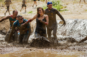 Mud run © txking/Shutterstock.com