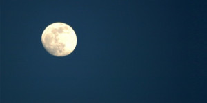 Late-Afternoon-Moon-Twitter-Headers-Twitter-Covers-580x290.jpg