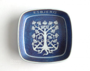 Royal Copenhagen Danish Fajance Esb jerg Small Bowl by Nils Thorsson ...