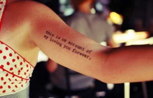 Fotos de tatuagens escritas no braço
