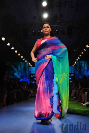 ... Satya Paul 87 - Gauri Khan Showcases Her Tropical Satya Paul